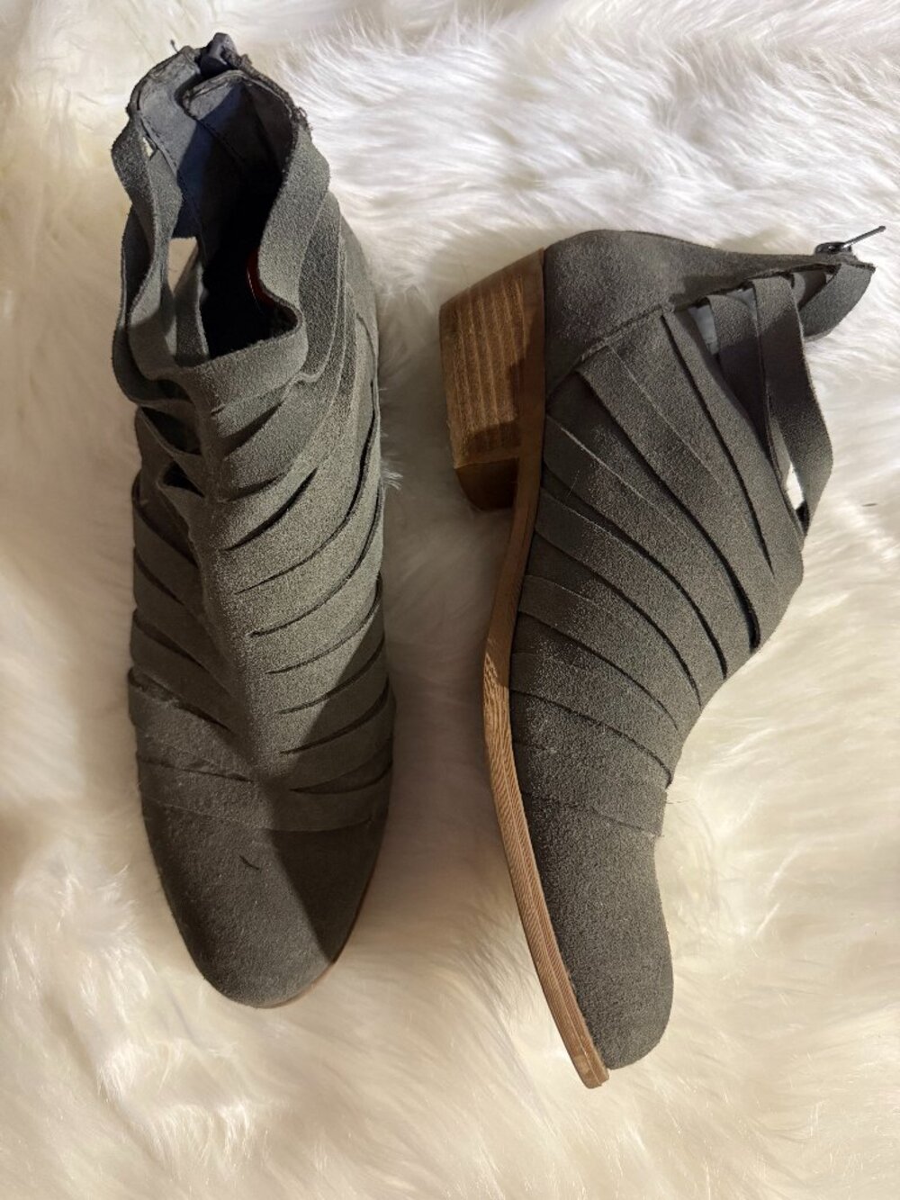 Carlos Santana Breckin Booties in Gray Suede Size9.5